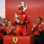 ferrari honore un champion des 24 heures du mans avec une récompense prestigieuse, soulignant son exploit exceptionnel et sa contribution au sport automobile.