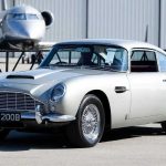 découvrez l'aston martin db5, une icône automobile au charme intemporel, éclat retrouvé grâce à un design inédit et des performances exceptionnelles.