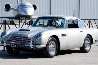 découvrez l'aston martin db5, une icône automobile au charme intemporel, éclat retrouvé grâce à un design inédit et des performances exceptionnelles.
