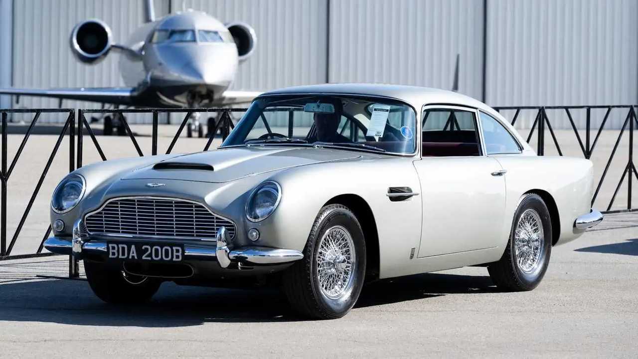 découvrez l'aston martin db5, une icône automobile au charme intemporel, éclat retrouvé grâce à un design inédit et des performances exceptionnelles.