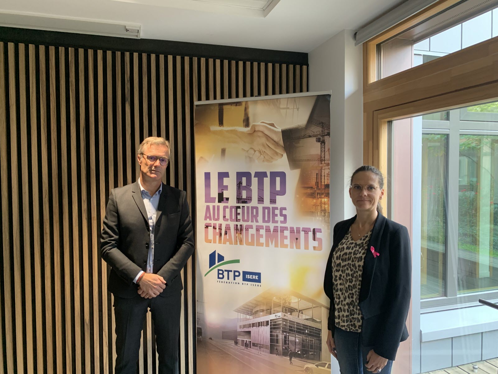 découvrez les enjeux et les perspectives liées à l'avenir incertain des stations-service dans un contexte de transition énergétique et d'évolution des modes de consommation.