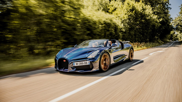 découvrez la puissance exceptionnelle de la berline bugatti w16 suralimentée, alliant luxe, performance extrême et technologie de pointe pour une expérience de conduite inégalée.