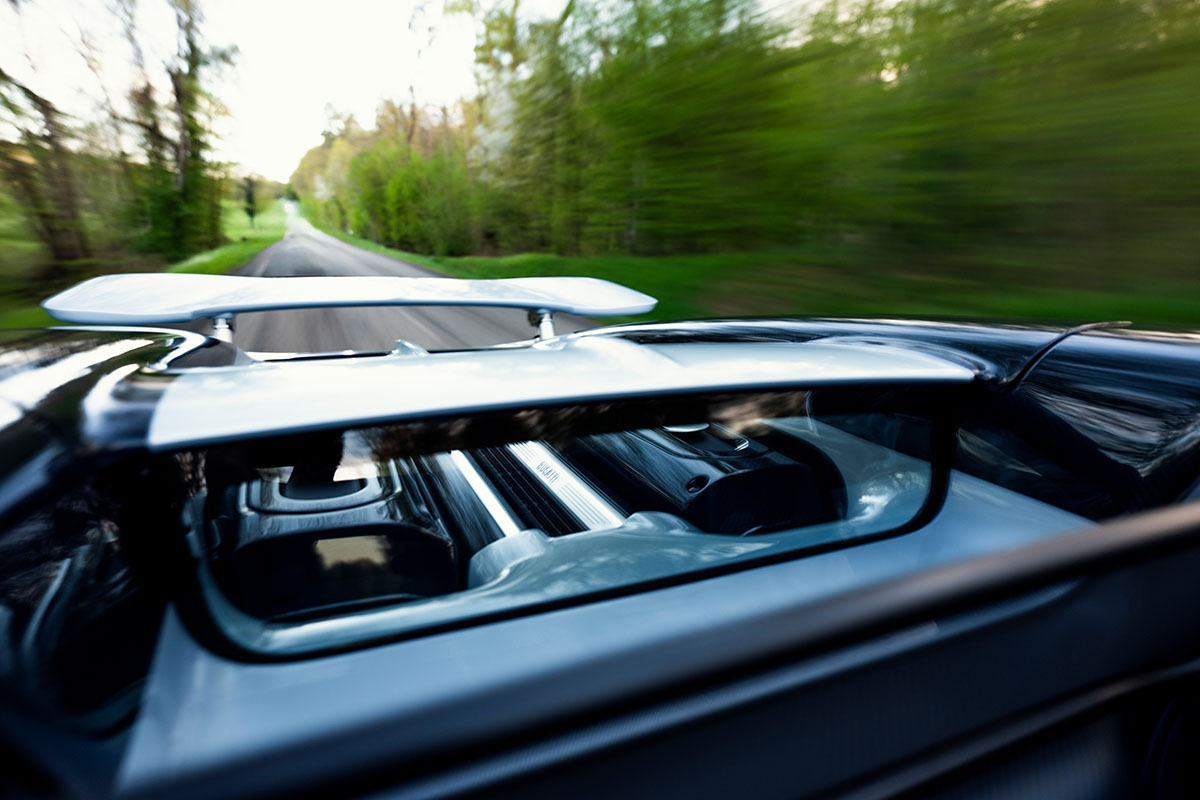 découvrez la puissance exceptionnelle de la berline bugatti w16 suralimentée, alliant luxe, performance et technologie de pointe pour une expérience de conduite incomparable.