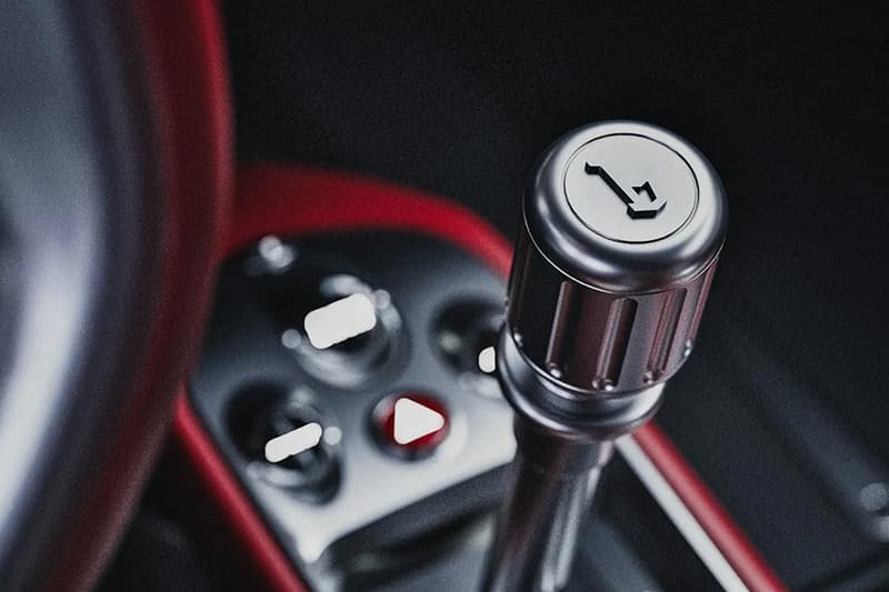 découvrez la bertone runabout 2026, une fusion parfaite d'élégance italienne et de puissance avec son moteur lotus de 475 chevaux, alliant design raffiné et performance exceptionnelle.