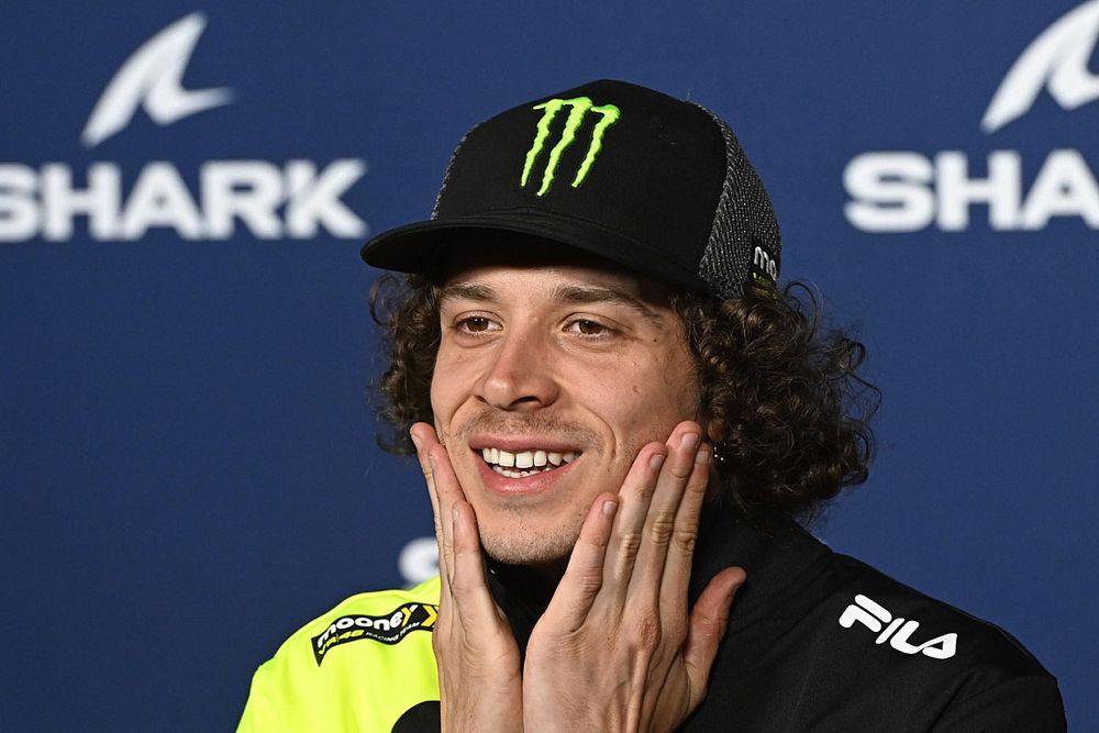 bezzecchi et márquez sécurisent l'essentiel avant la reprise, prêts à relever les défis à venir.