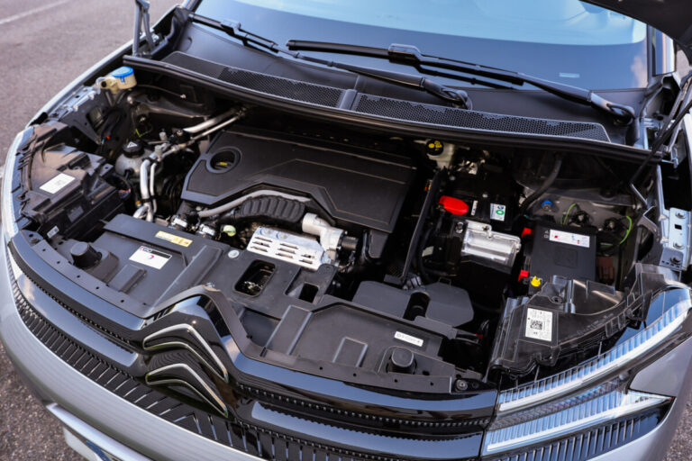 découvrez pourquoi byd ne bénéficie plus du moteur puretech et quelles sont les implications pour ses véhicules et performances.