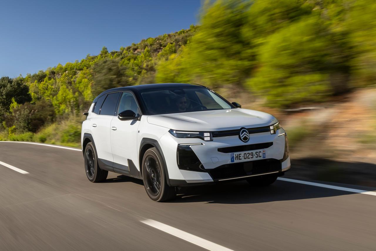 découvrez la citroën c5 aircross : montée en gamme avec un design raffiné, un confort optimisé et des technologies avancées pour une expérience de conduite inégalée.