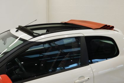 découvrez la citroën compacte au toit escamotable, une voiture alliant élégance, praticité et plaisir de conduite à ciel ouvert.