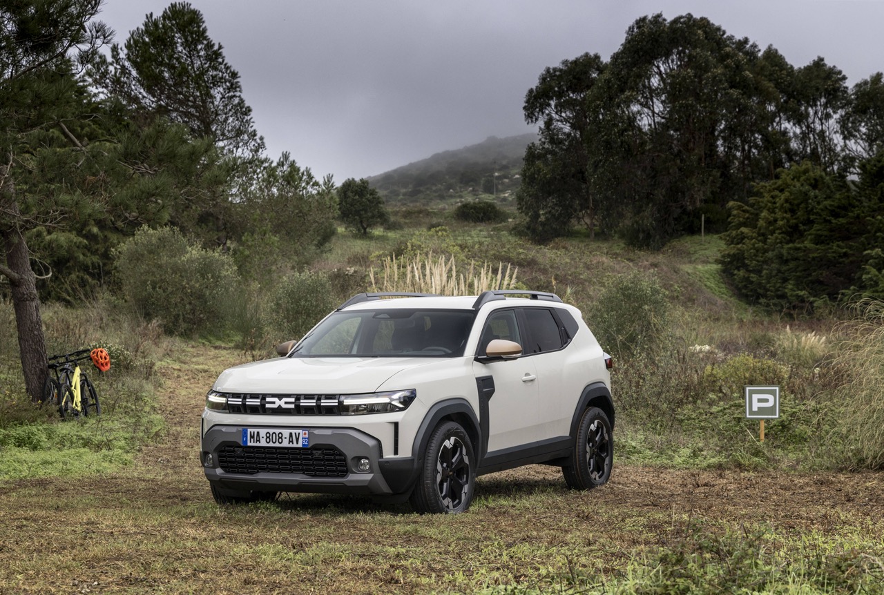 découvrez le dacia duster 2027 avec ses nouveautés, un style moderne et des équipements innovants pour une expérience de conduite améliorée.