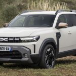 découvrez le dacia duster 2027 avec ses nouveautés, un style renouvelé et des équipements innovants pour une expérience de conduite moderne et confortable.