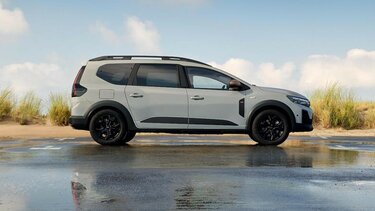 découvrez notre avis complet sur la dacia jogger avec son moteur hybride de 155 chevaux : performances, consommation et avantages pour tous vos trajets.