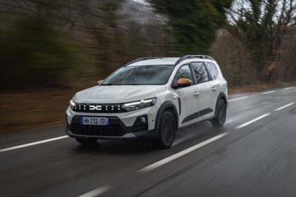 découvrez notre avis détaillé sur la dacia jogger avec son moteur hybride 155 ch : performances, consommation et avantages de cette nouveauté hybride.