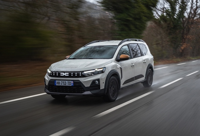 découvrez notre avis détaillé sur la dacia jogger avec son moteur hybride 155 ch : performances, consommation et avantages de cette nouveauté hybride.