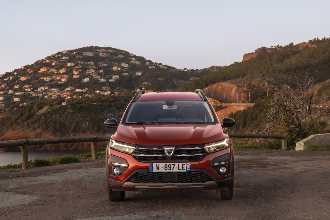 découvrez la dacia jogger gpl 5 places, une option économique et écologique qui allie praticité et confort pour toute la famille. est-ce le choix idéal pour vous ?