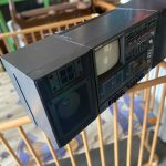 découvrez la daewoo des années 90 modernisée avec éclairage led et rétroviseurs numériques pour un style rétro futuriste unique.