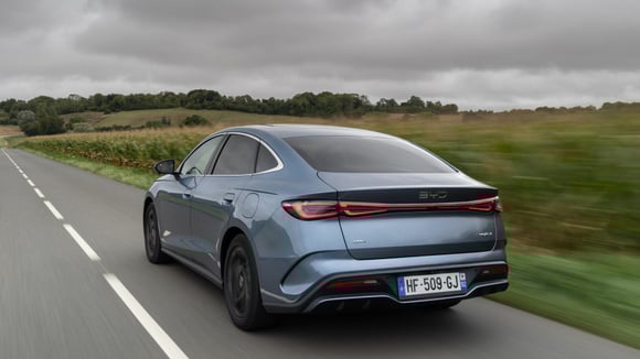 découvrez notre essai complet du byd seal 6 hybride rechargeable, alliant performance, technologie avancée et efficacité énergétique pour une conduite écologique et dynamique.