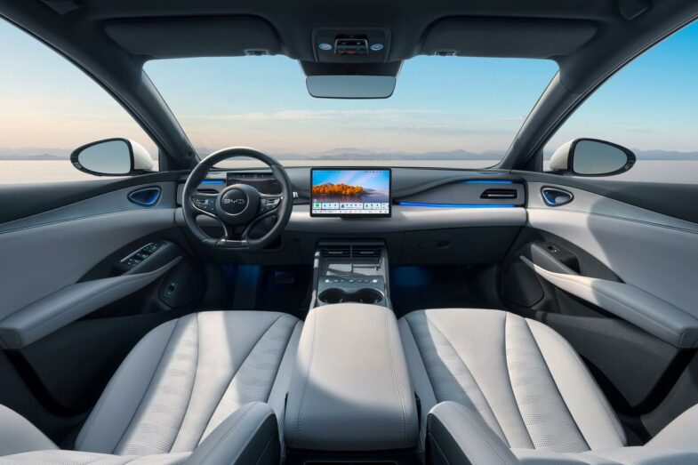 découvrez notre essai du byd seal 6, la première berline hybride rechargeable alliant performance, innovation et écologie pour une conduite durable et efficace.