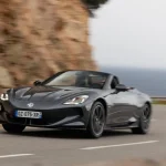 découvrez l'essai complet de la mg cyberster électrique, une voiture alliant design futuriste et performance écologique. testez ses innovations et son confort de conduite.