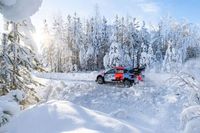 revivez la domination impressionnante d'evans et les prises de risques audacieuses de solberg lors du rallye de suède, une course pleine de suspense et de performances remarquables.