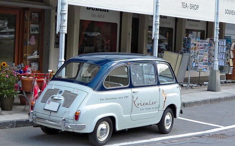 découvrez comment la fiat 600 a révolutionné l'aérodynamisme bien avant l'arrivée de la model y, alliant design innovant et performance historique.