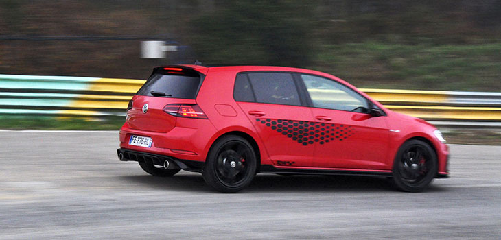 découvrez la golf gti spectaculaire : performance, design sportif et sensations fortes garanties pour les passionnés de conduite.