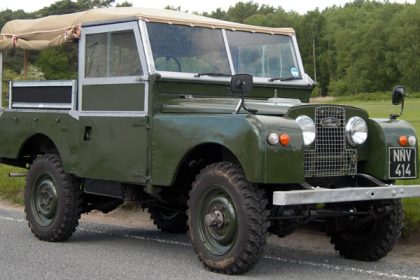 découvrez notre guide d'achat complet pour la land rover série i (1948-1958) : conseils, points clés et astuces pour bien choisir votre véhicule légendaire.