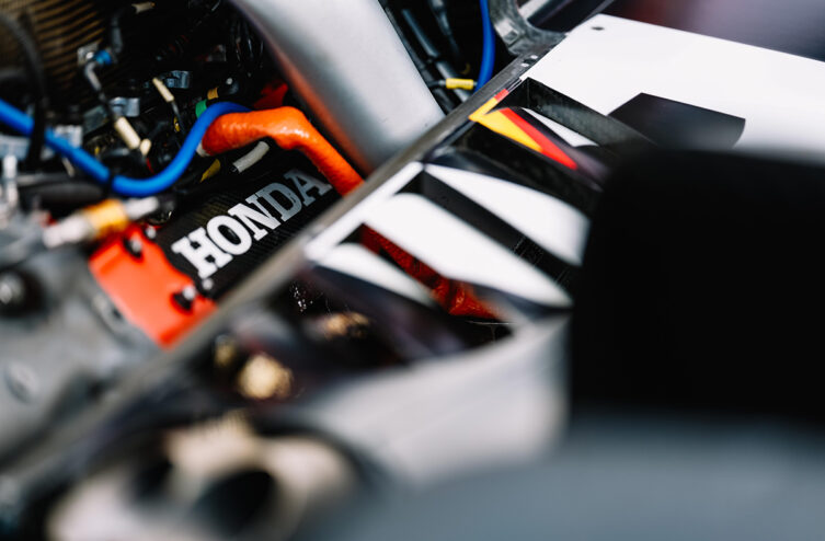 découvrez les progrès technologiques et les défis actuels de honda dans l'industrie automobile, alliant innovation et développement durable.