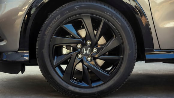 honda rappelle 700 000 véhicules en raison d'un défaut de serrage des roues, garantissant ainsi la sécurité des conducteurs et des passagers.