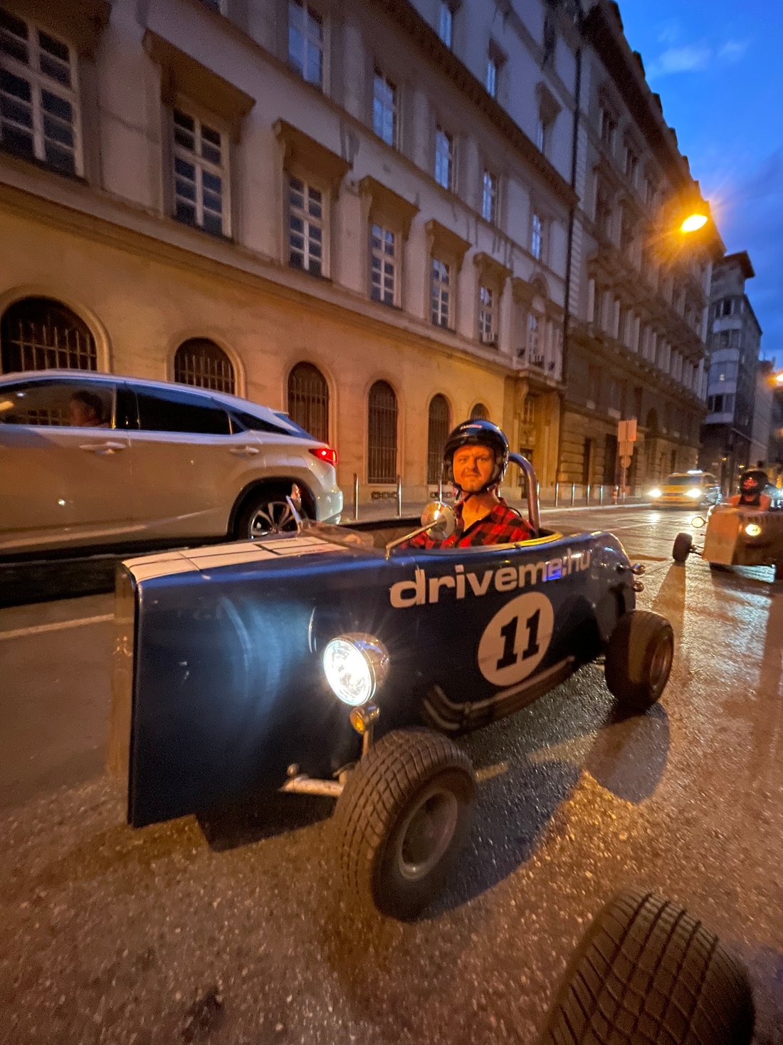 découvrez l'histoire fascinante de la hot rod coréenne oubliée, un trésor méconnu de la culture automobile qui allie puissance et design vintage unique.