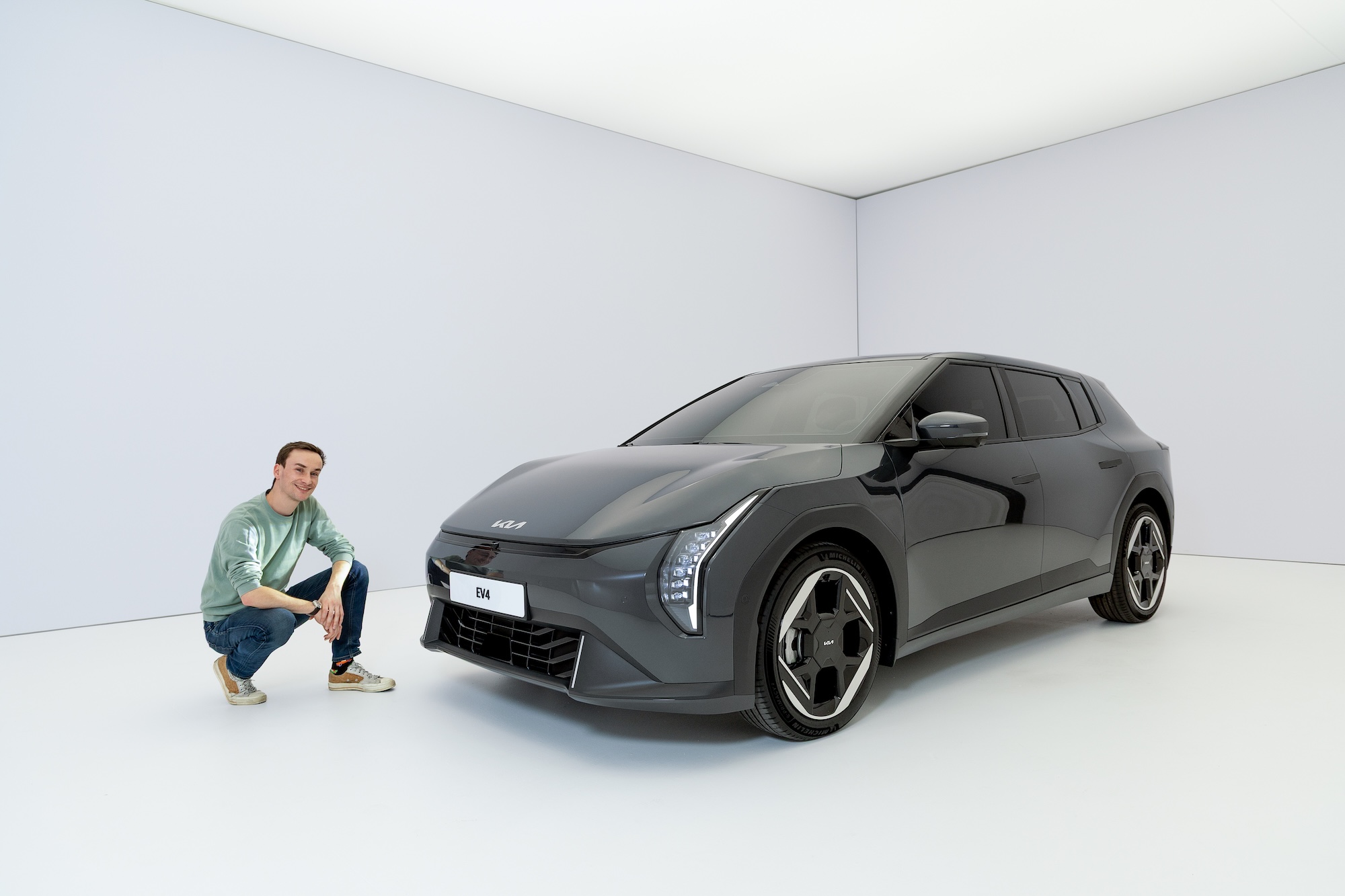 découvrez la kia ev4 2025, une compacte électrique révolutionnaire alliant design innovant, performances écologiques et technologies avancées pour une mobilité durable.