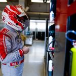 kubica prolonge son contrat avec ferrari jaune jusqu'en 2026, assurant ainsi sa place dans l'équipe pour les prochaines saisons.