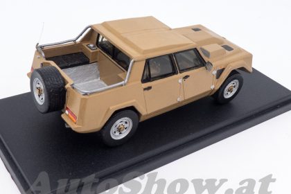 découvrez le lamborghini lm 002, le 4x4 légendaire alliant puissance, luxe et performance exceptionnelle pour des aventures hors route inoubliables.