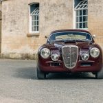 découvrez l'angle inédit de la lancia aurelia, icône de l'automobile classique italienne, alliant design élégant et performance exceptionnelle.
