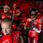 découvrez comment lorenzo souligne l'importance du mental dans le retour triomphal de bagnaia en compétition.