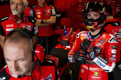 découvrez comment lorenzo souligne l'importance du mental dans le retour triomphal de bagnaia en compétition.