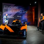 découvrez le premier pilote officiel mclaren pour la nouvelle hypercar, alliant performance extrême et innovation technologique.