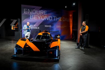 découvrez le premier pilote officiel mclaren pour la nouvelle hypercar, alliant performance extrême et innovation technologique.