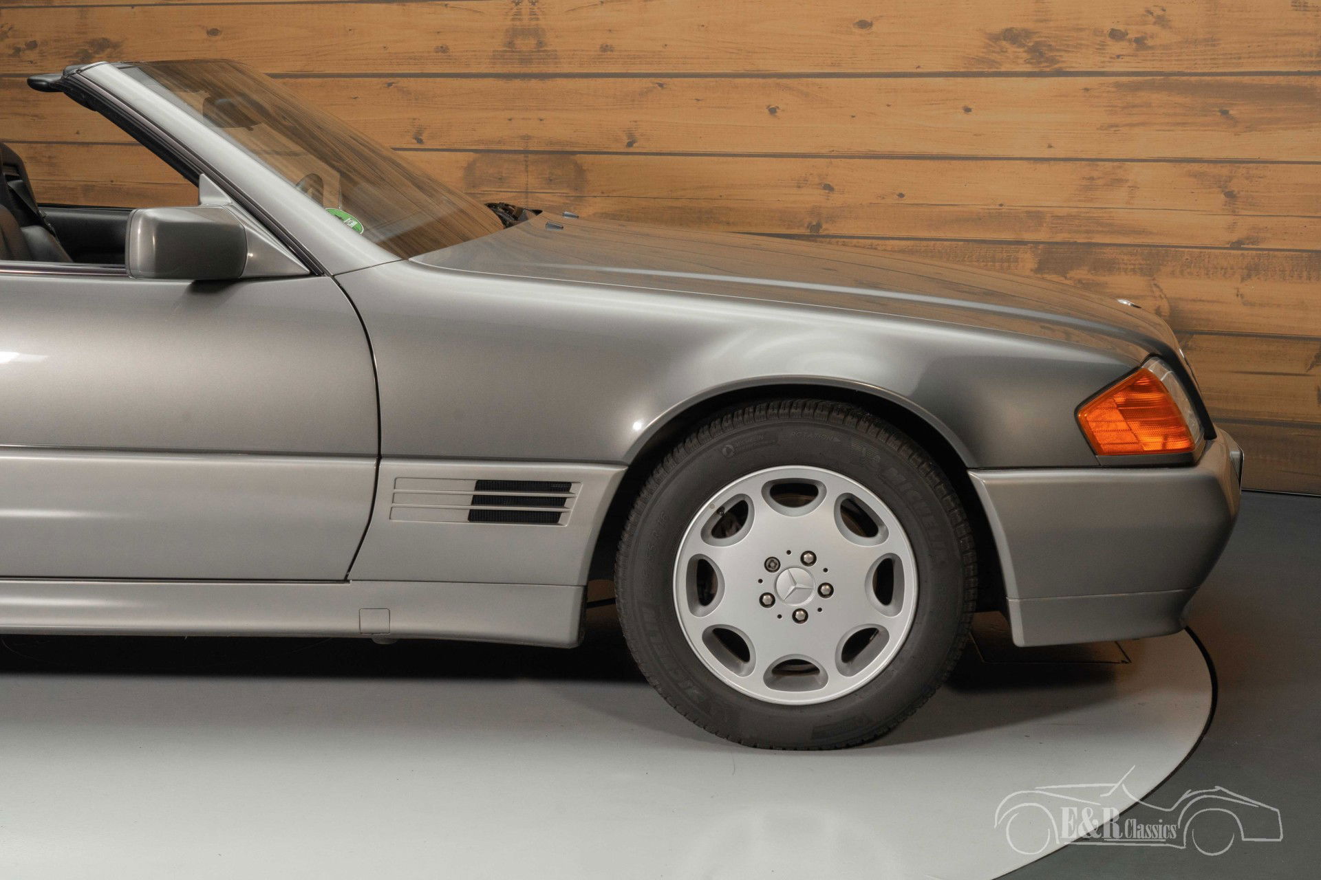 La légendaire Mercedes 300 SL, joyau de 70 ans, prête à changer de propriétaire prochainement découvrez la mercedes 300 sl légendaire à vendre, une icône de l'automobile alliant performance, élégance et histoire.