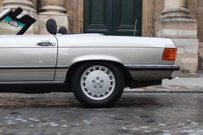 découvrez la mercedes 300 sl légendaire à vendre, une voiture de collection iconique alliant performance et élégance intemporelle. ne manquez pas cette opportunité unique.