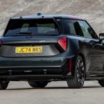 découvrez la mini john cooper works électrique, alliant puissance exceptionnelle et élégance raffinée pour une expérience de conduite unique et responsable.
