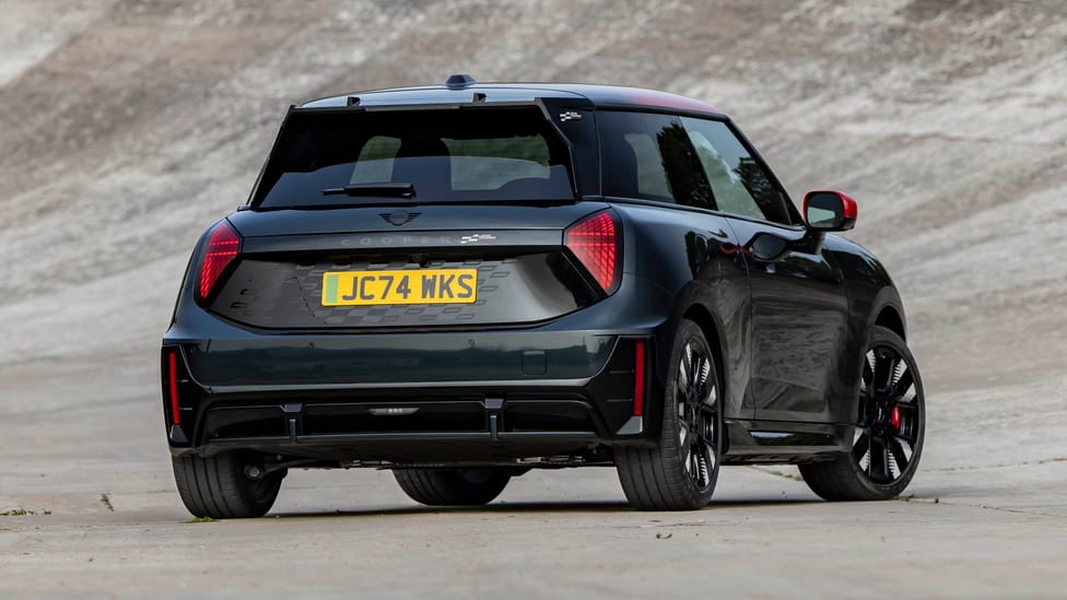 découvrez la mini john cooper works électrique, alliant puissance exceptionnelle et élégance raffinée pour une expérience de conduite unique et responsable.