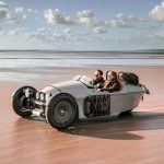 morgan célèbre ses 25 ans de partenariat avec bmw, une collaboration marquante alliant tradition et innovation dans l'univers automobile.
