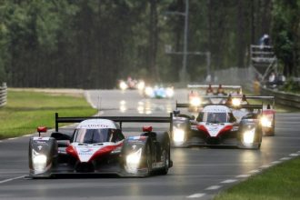 découvrez le moteur v12 hdi de la peugeot 908, une performance exceptionnelle alliant puissance, technologie diesel avancée et innovation pour une expérience de conduite incomparable.