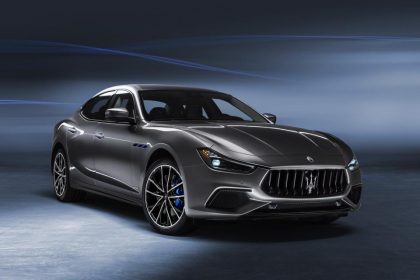 découvrez la nouvelle limousine hybride italienne alliant élégance, performance et respect de l'environnement pour une expérience de conduite unique.