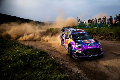 ogier fait son grand retour au safari rally, prêt à relever de nouveaux défis et à enflammer la compétition.