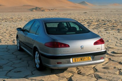 découvrez la peugeot 607 (2000-2010), une berline élégante qui incarne la renaissance du savoir-faire automobile français avec son design raffiné et son confort exceptionnel.