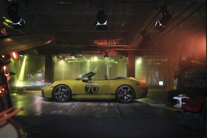découvrez la porsche 911 spirit 70, une édition spéciale qui célèbre l'héritage mythique de la 911 avec un design iconique et des performances renouvelées. la légende revient plus vive que jamais.