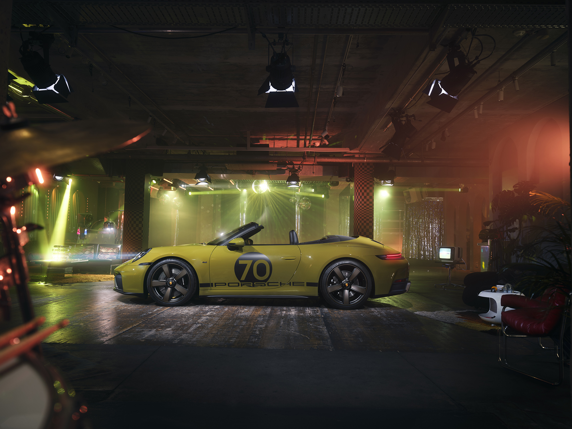 découvrez la porsche 911 spirit 70, une édition spéciale qui célèbre l'héritage mythique de la 911 avec un design iconique et des performances renouvelées. la légende revient plus vive que jamais.