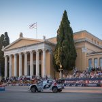 découvrez le parc fermé wrc unique du rallye de l'acropole installé sur un bateau, une expérience spectaculaire alliant passion du rallye et cadre maritime exceptionnel.