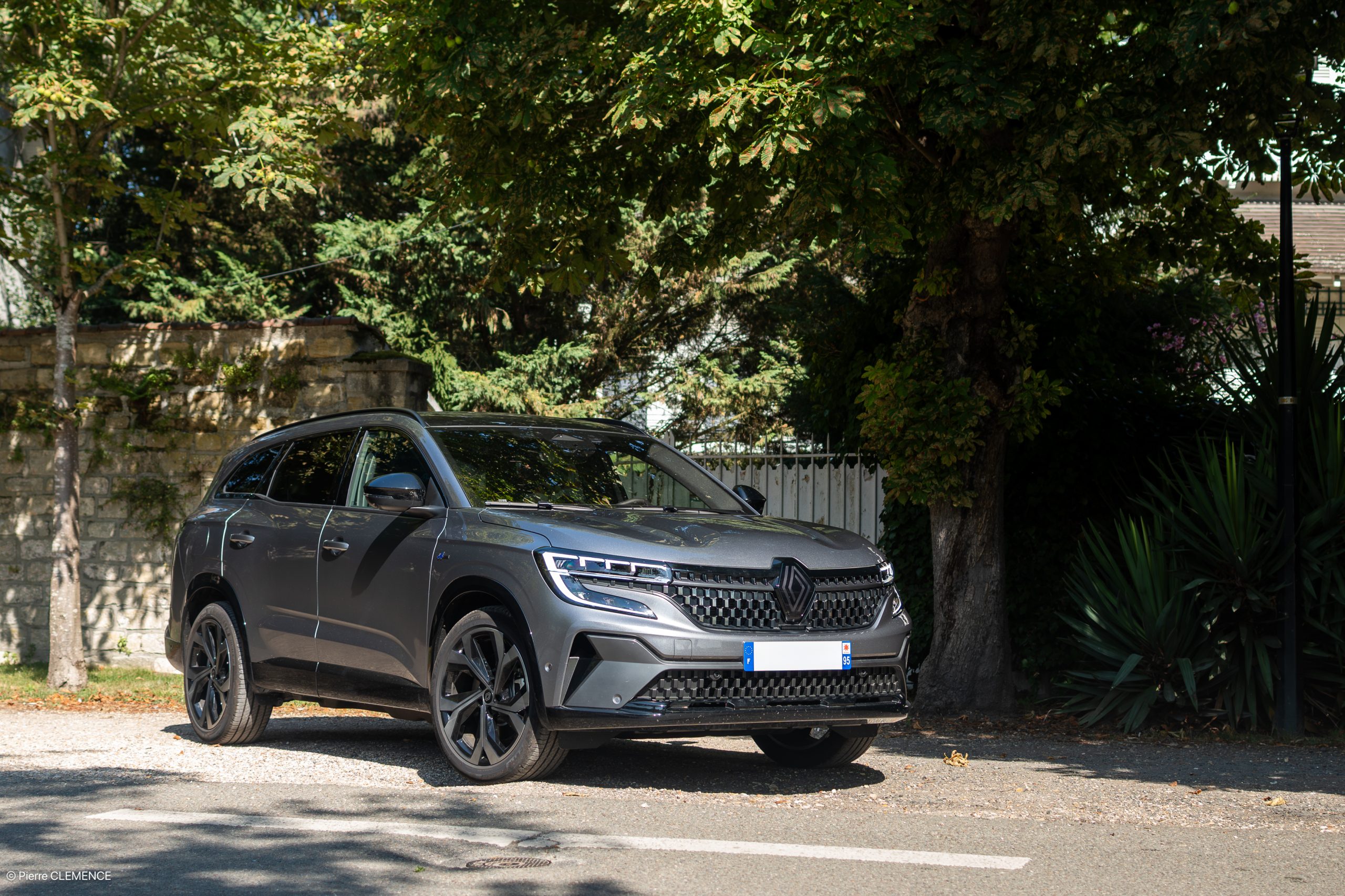 découvrez le renault espace 2025 avec son restylage moderne et ses nouveautés technologiques qui redéfinissent l'expérience de conduite.